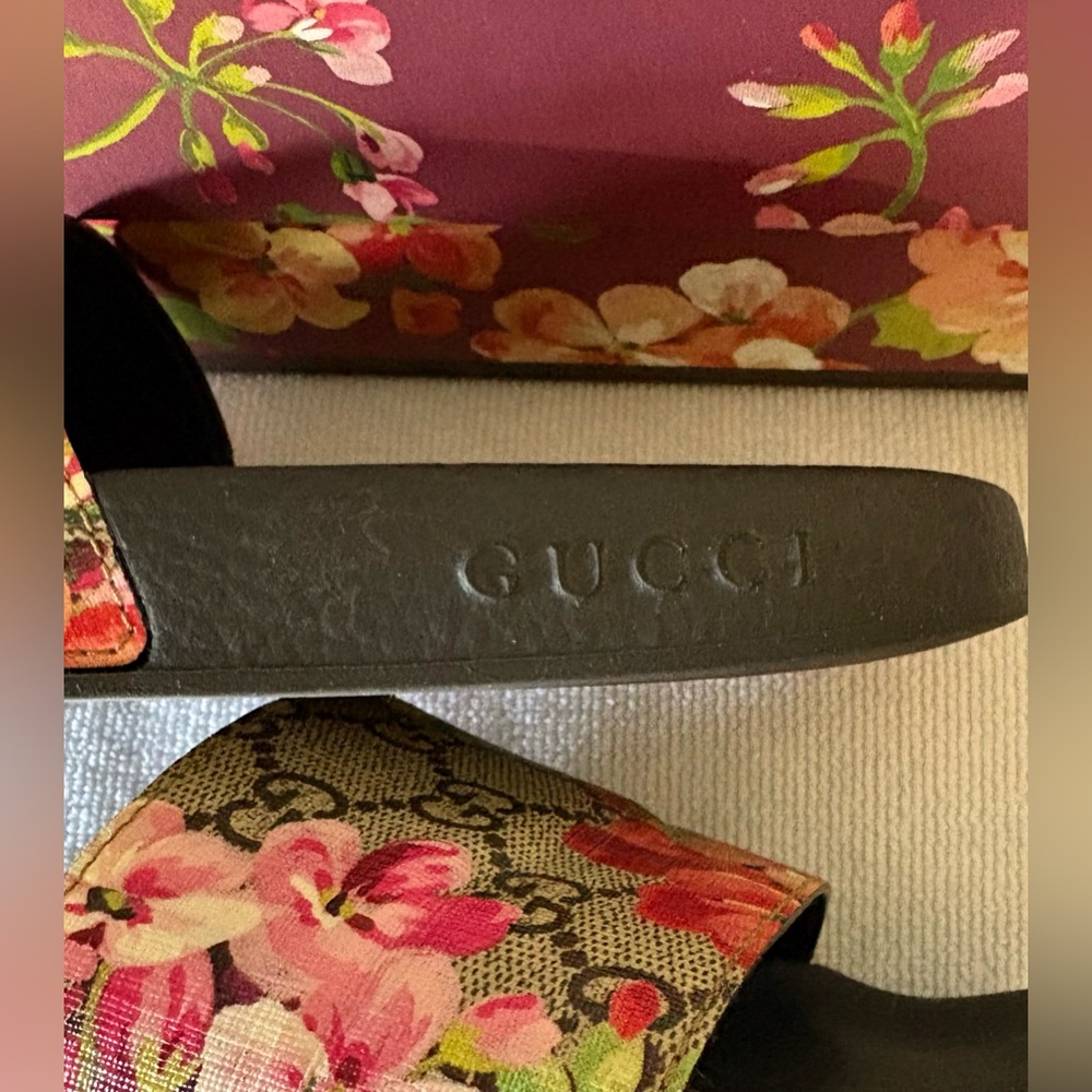 Gucci Women's Floral Slide Sandals - Black and Pink - Picture 4 of 7